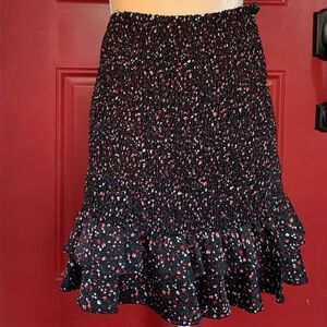 She & Sky mini skirt with elastic and ruffled hem